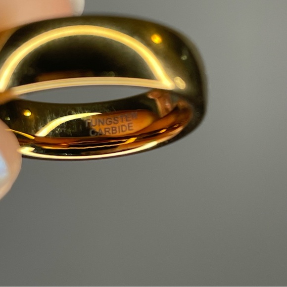 Tungsten Carbide gold coloured wedding band - Picture 4 of 7